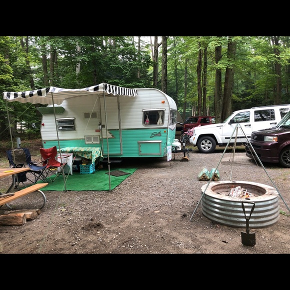 Meet your Posher, Stephanie - Picture 2 of 3